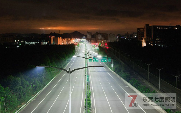 丝瓜视频免费看照明6米-12米的常规道路灯