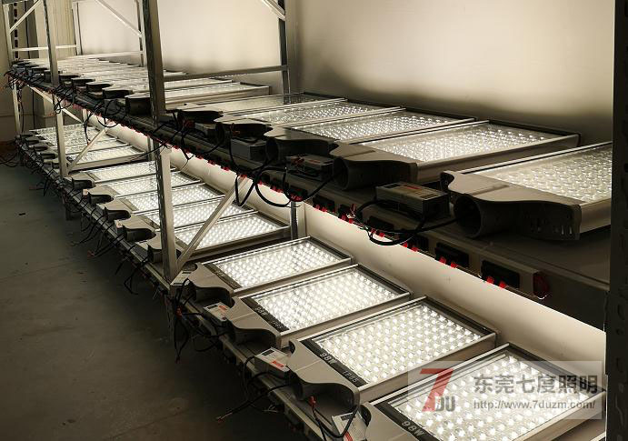 东莞丝瓜视频免费看照明大功率LED路灯老化效果照片