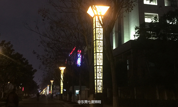 4米高倒方锥体园林丝瓜视频在线下载柱街道安装亮灯效果