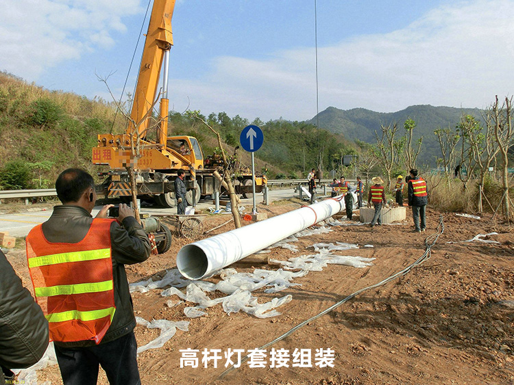 高速公路路口30米丝瓜污污视频灯杆套接安装现场